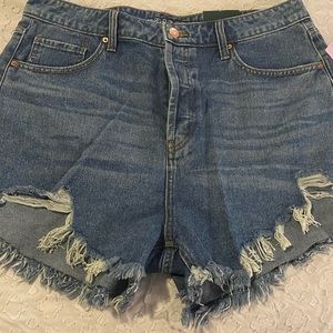 High Rise Distressed Short